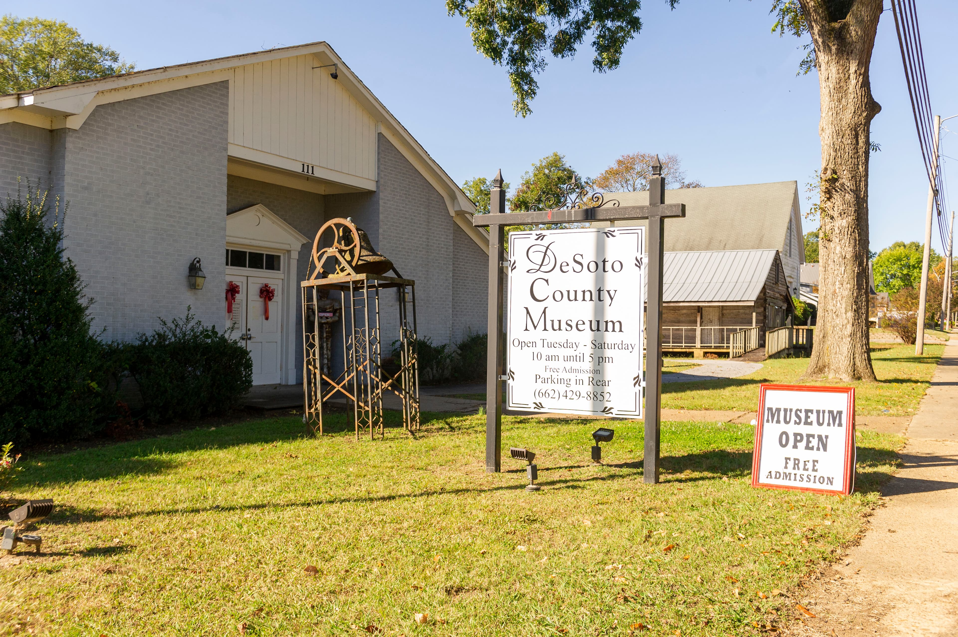 Exhibit hall with vintage furnishings at the DeSoto County Museum in Hernando