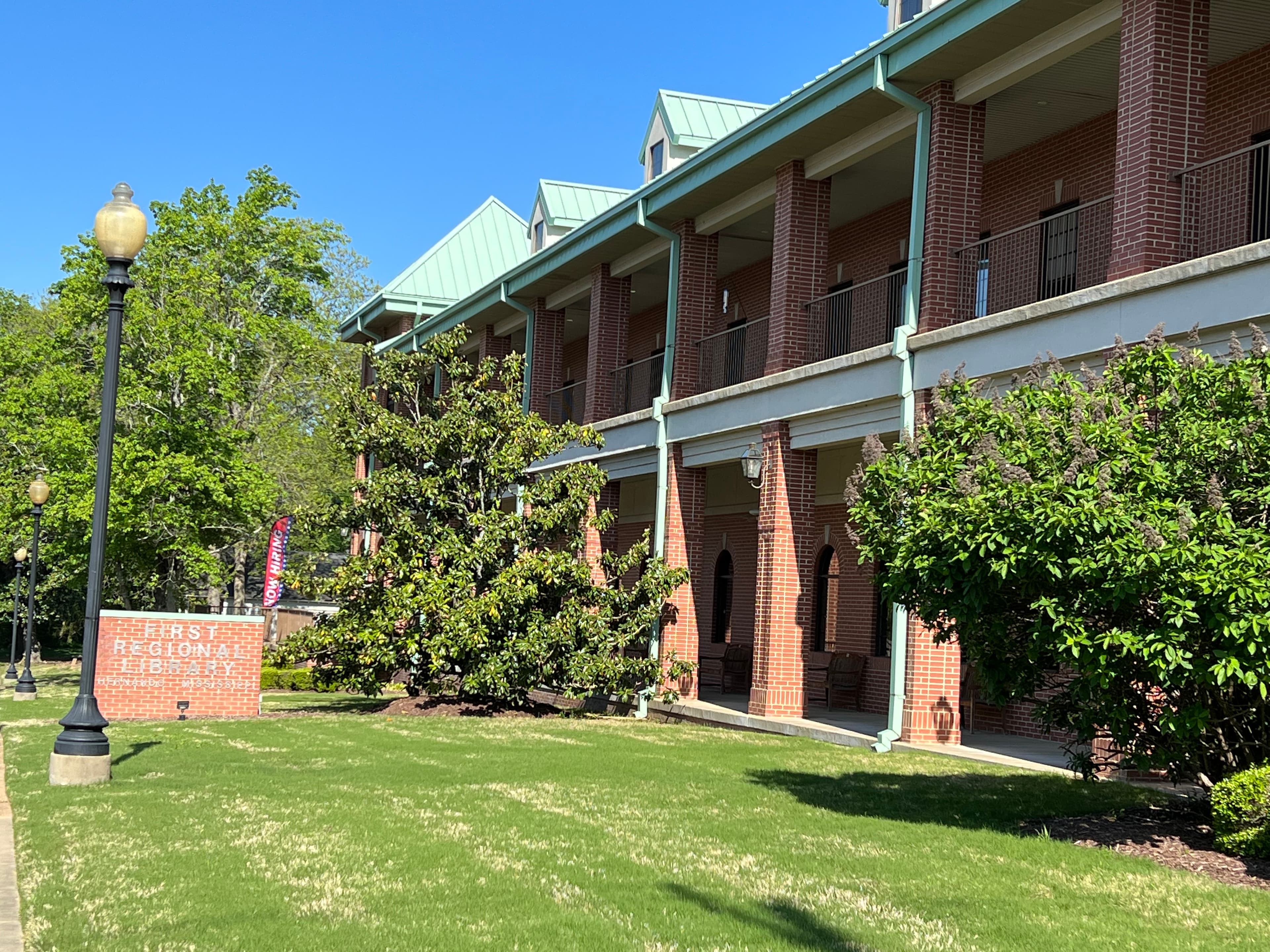 Hernando Public Library facade in the county seat