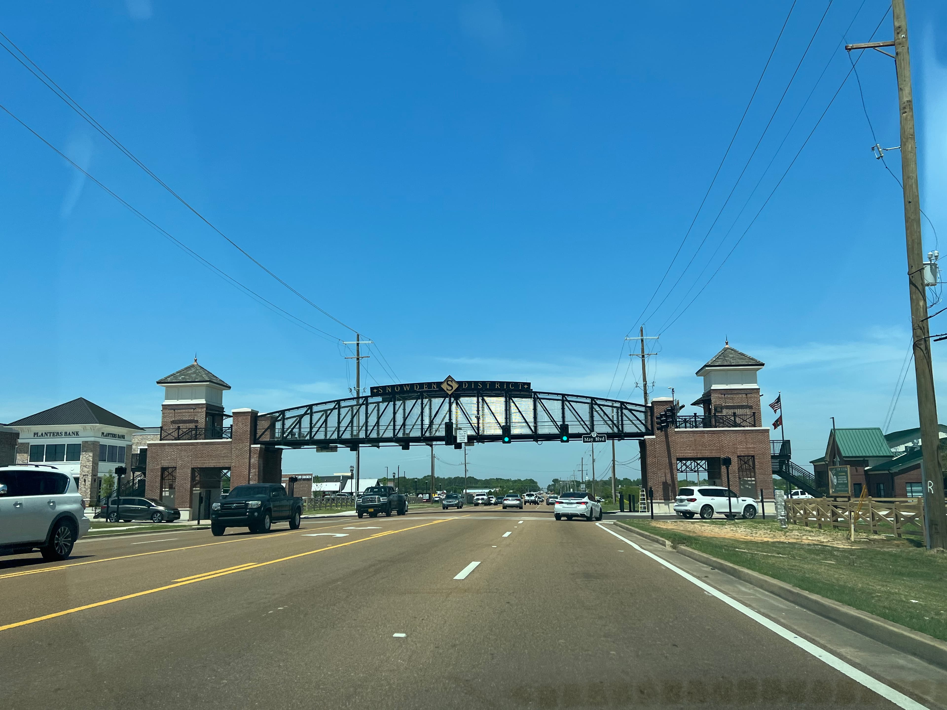 Snowden District gateway spanning May Boulevard in Southaven